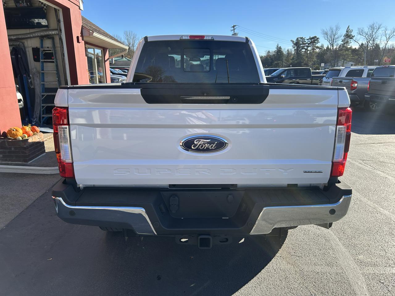 Ford Super Duty F-350 SRW Lariat 4WD Crew Cab 6.75' Box 2017