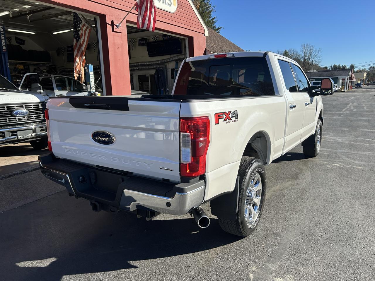 Ford Super Duty F-350 SRW Lariat 4WD Crew Cab 6.75' Box 2017
