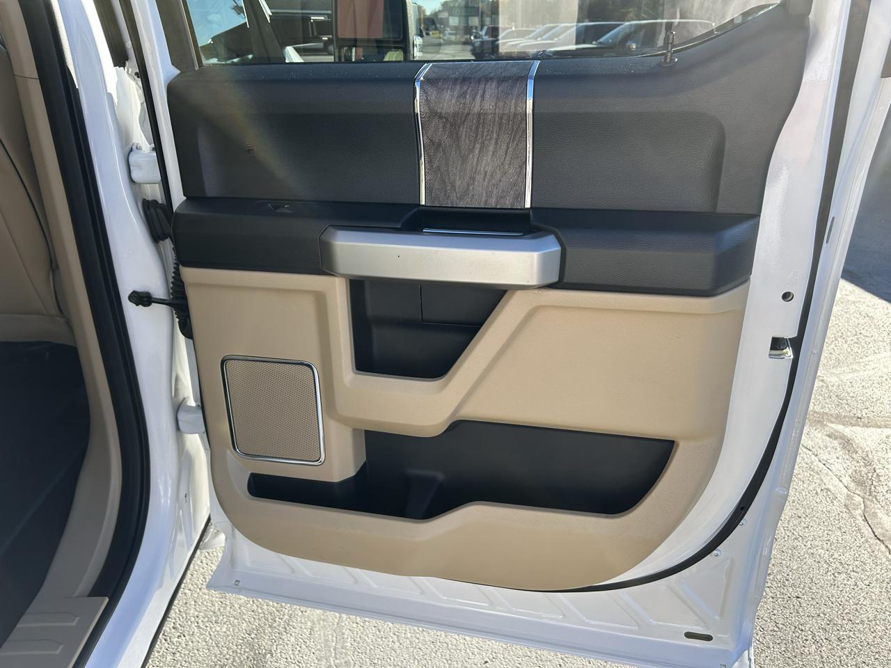 Ford Super Duty F-350 SRW Lariat 4WD Crew Cab 6.75' Box 2017