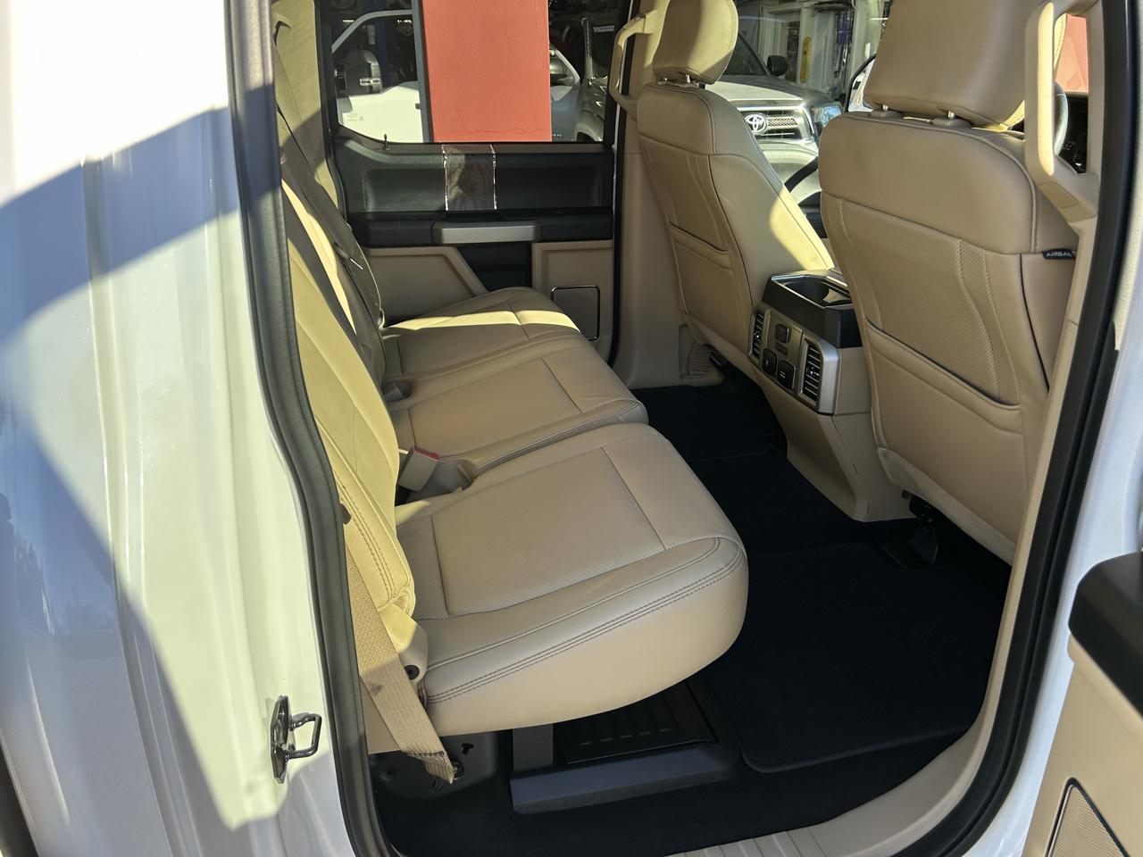 Ford Super Duty F-350 SRW Lariat 4WD Crew Cab 6.75' Box 2017