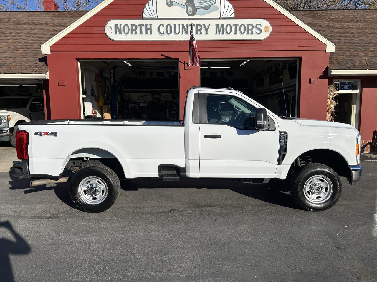 Ford Super Duty F-250 SRW XL 4WD Reg Cab 8' Box 2023