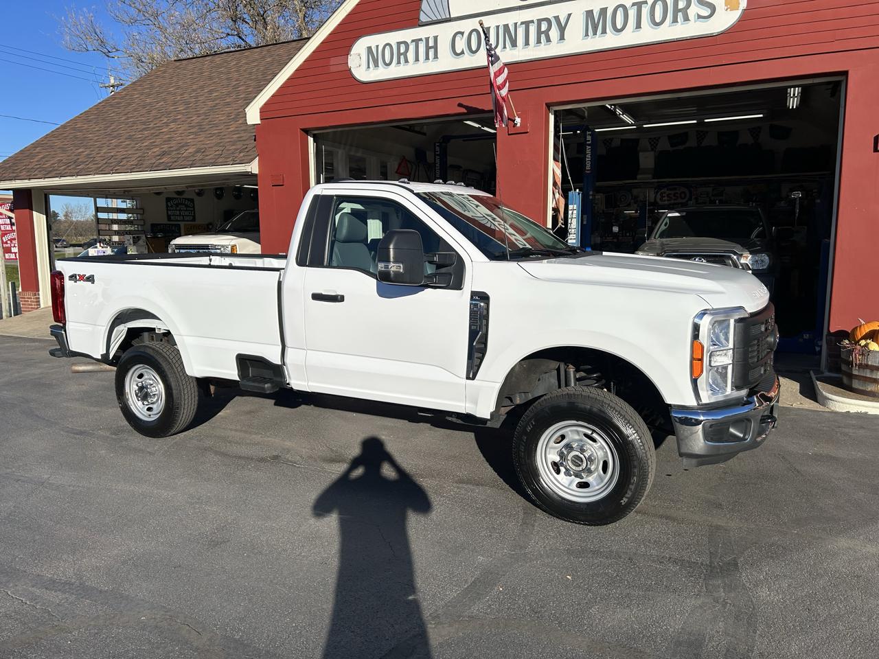 Ford Super Duty F-250 SRW XL 4WD Reg Cab 8' Box 2023