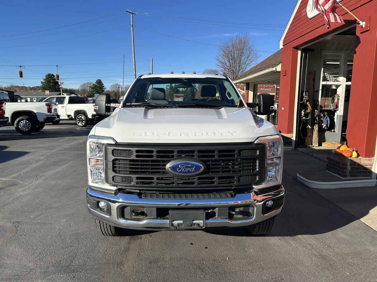 Ford Super Duty F-250 SRW XL 4WD Reg Cab 8' Box 2023
