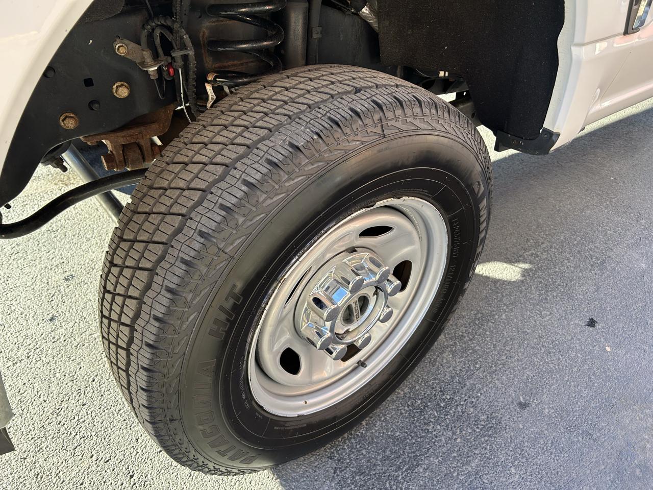 Ford Super Duty F-250 SRW XL 4WD Reg Cab 8' Box 2023