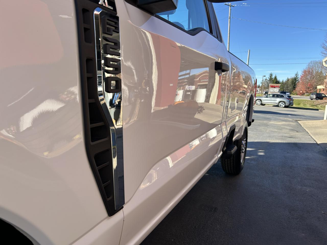 Ford Super Duty F-250 SRW XL 4WD Reg Cab 8' Box 2023