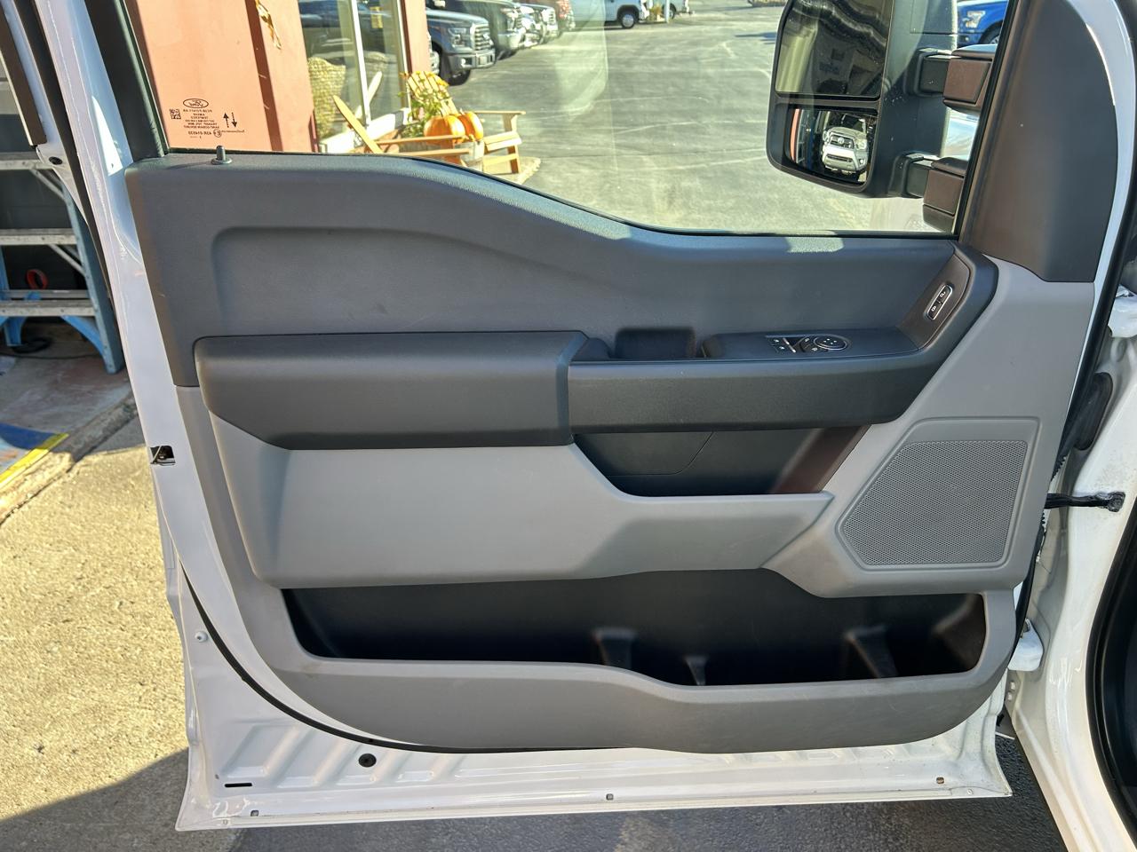 Ford Super Duty F-250 SRW XL 4WD Reg Cab 8' Box 2023