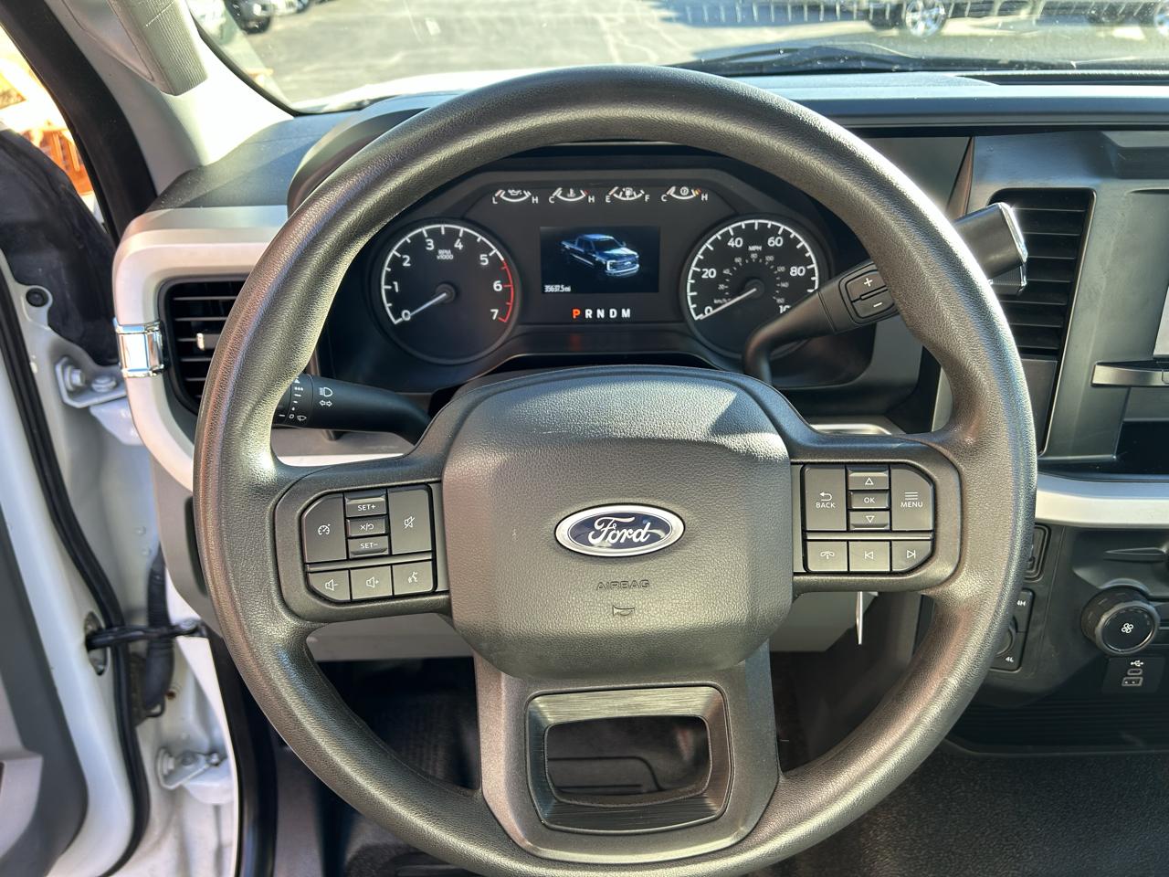 Ford Super Duty F-250 SRW XL 4WD Reg Cab 8' Box 2023