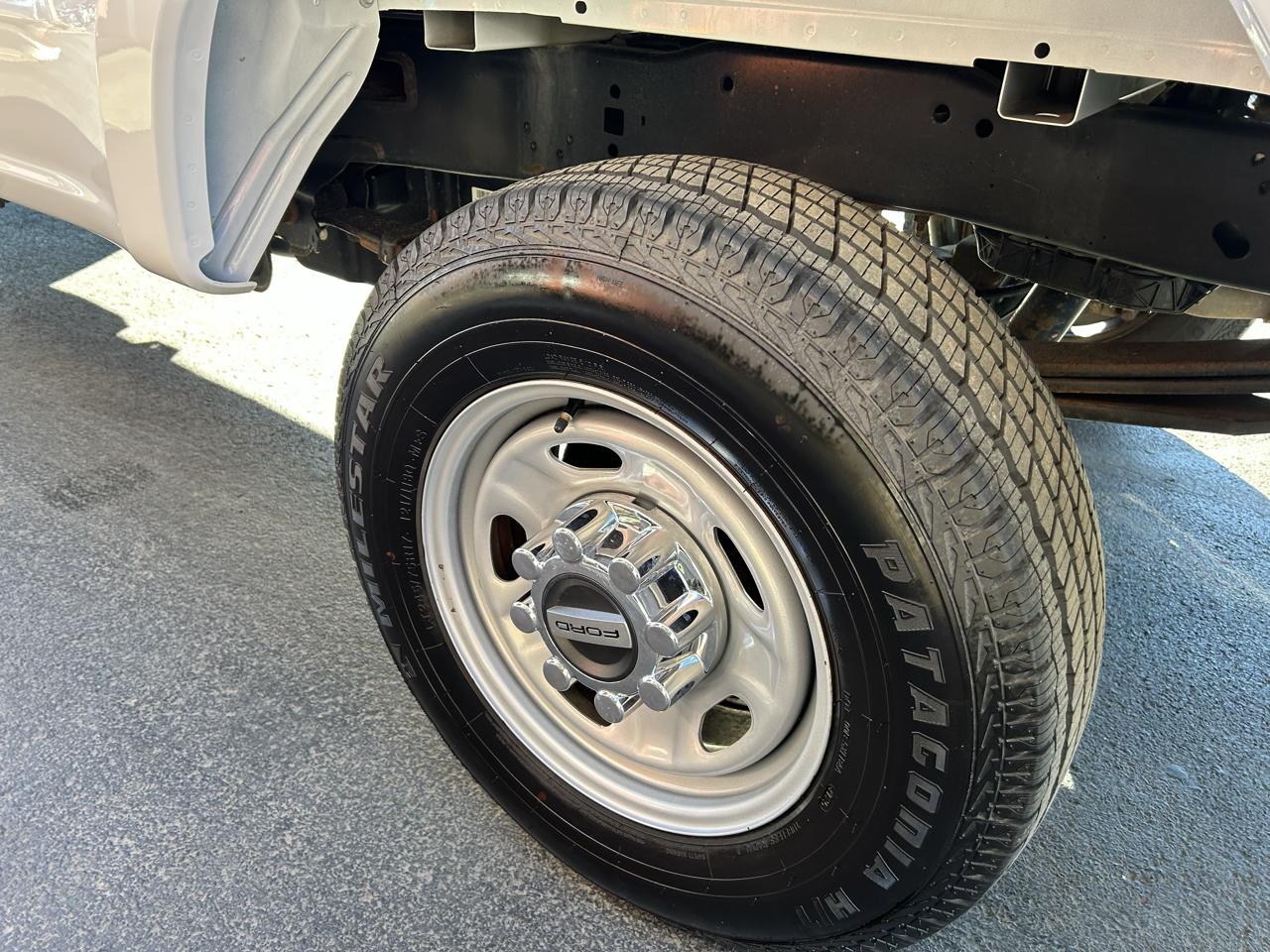 Ford Super Duty F-250 SRW XL 4WD Reg Cab 8' Box 2023