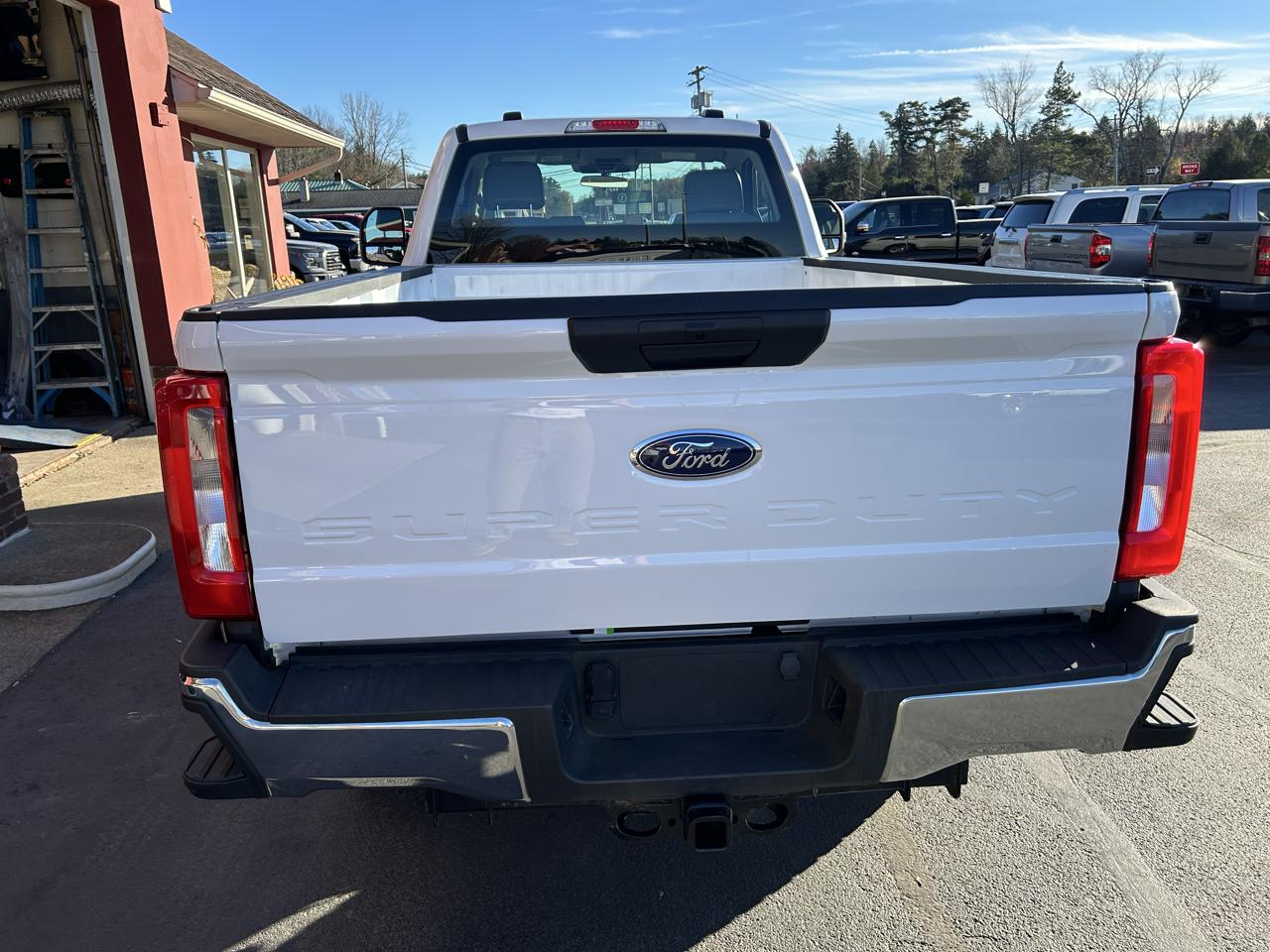 Ford Super Duty F-250 SRW XL 4WD Reg Cab 8' Box 2023