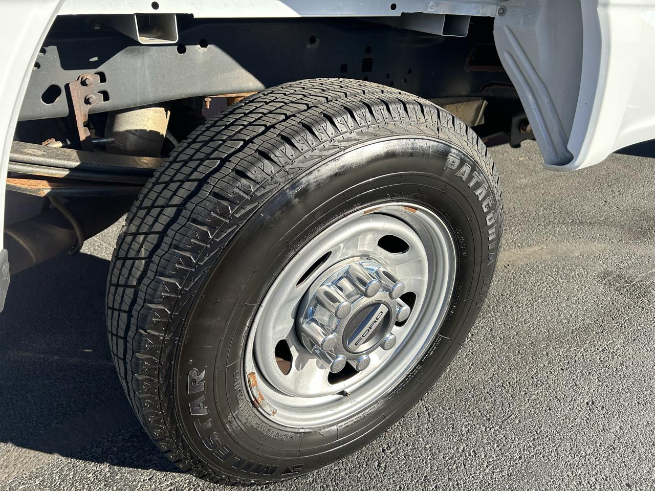 Ford Super Duty F-250 SRW XL 4WD Reg Cab 8' Box 2023