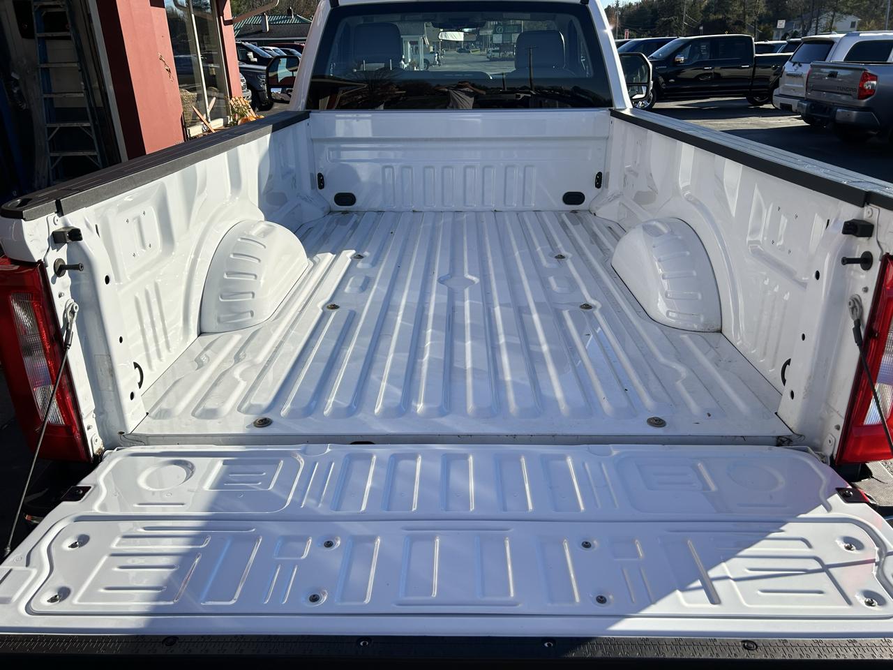 Ford Super Duty F-250 SRW XL 4WD Reg Cab 8' Box 2023