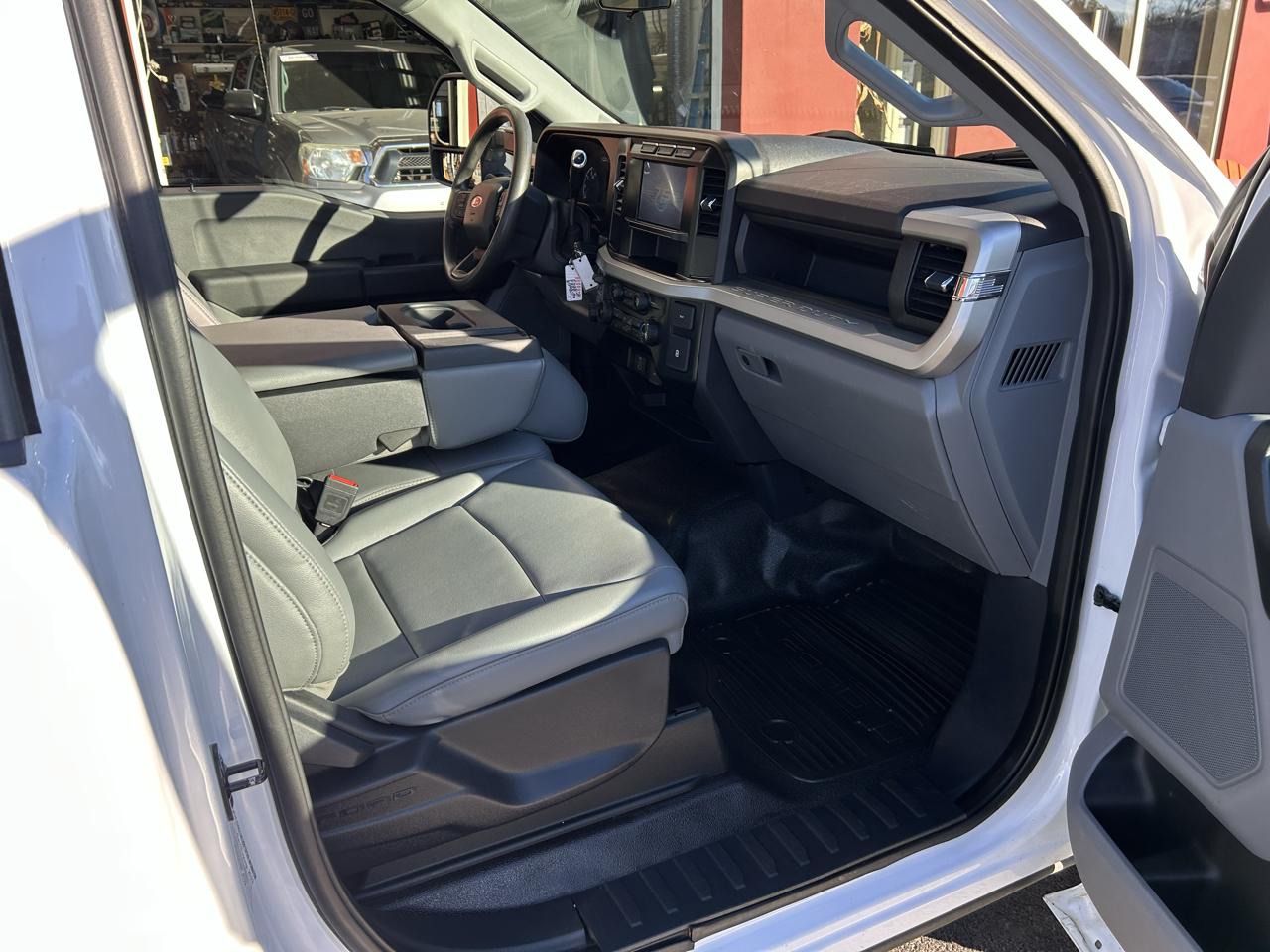 Ford Super Duty F-250 SRW XL 4WD Reg Cab 8' Box 2023