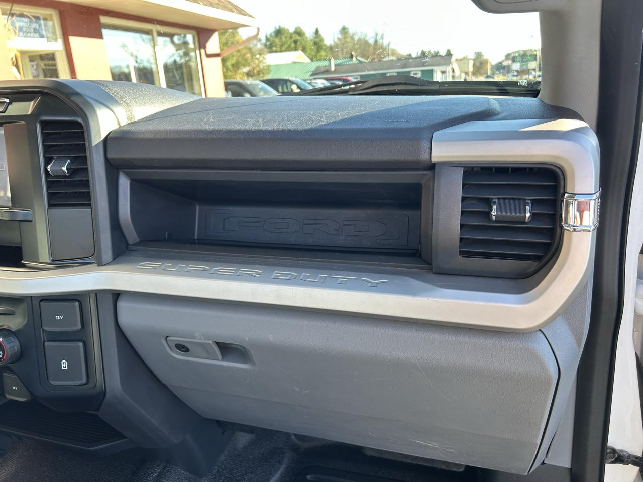 Ford Super Duty F-250 SRW XL 4WD Reg Cab 8' Box 2023