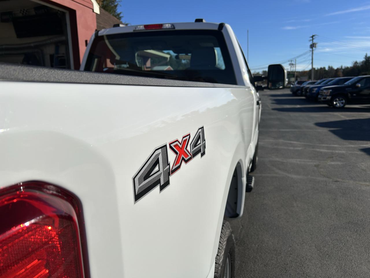 Ford Super Duty F-250 SRW XL 4WD Reg Cab 8' Box 2023