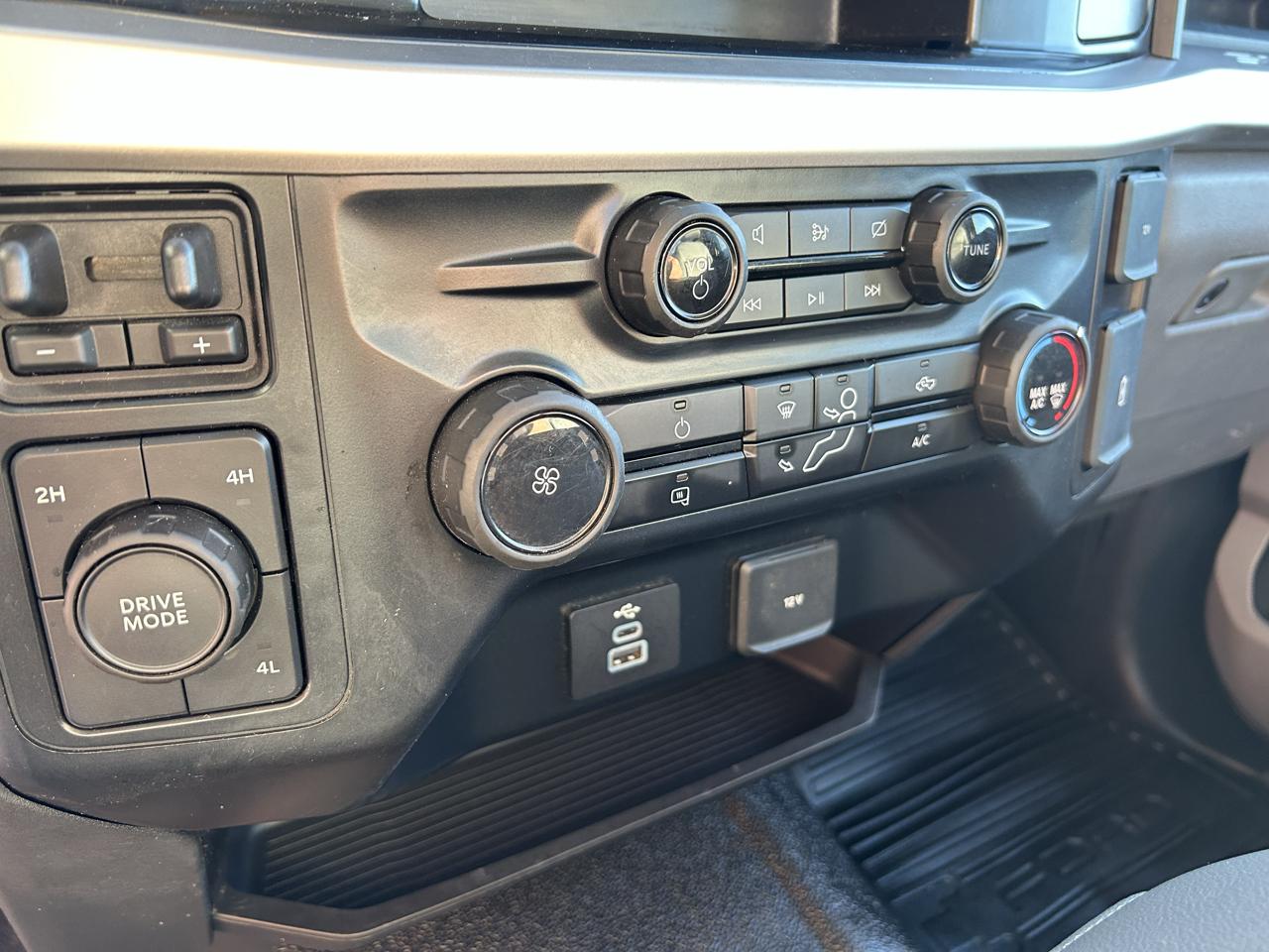 Ford Super Duty F-250 SRW XL 4WD Reg Cab 8' Box 2023