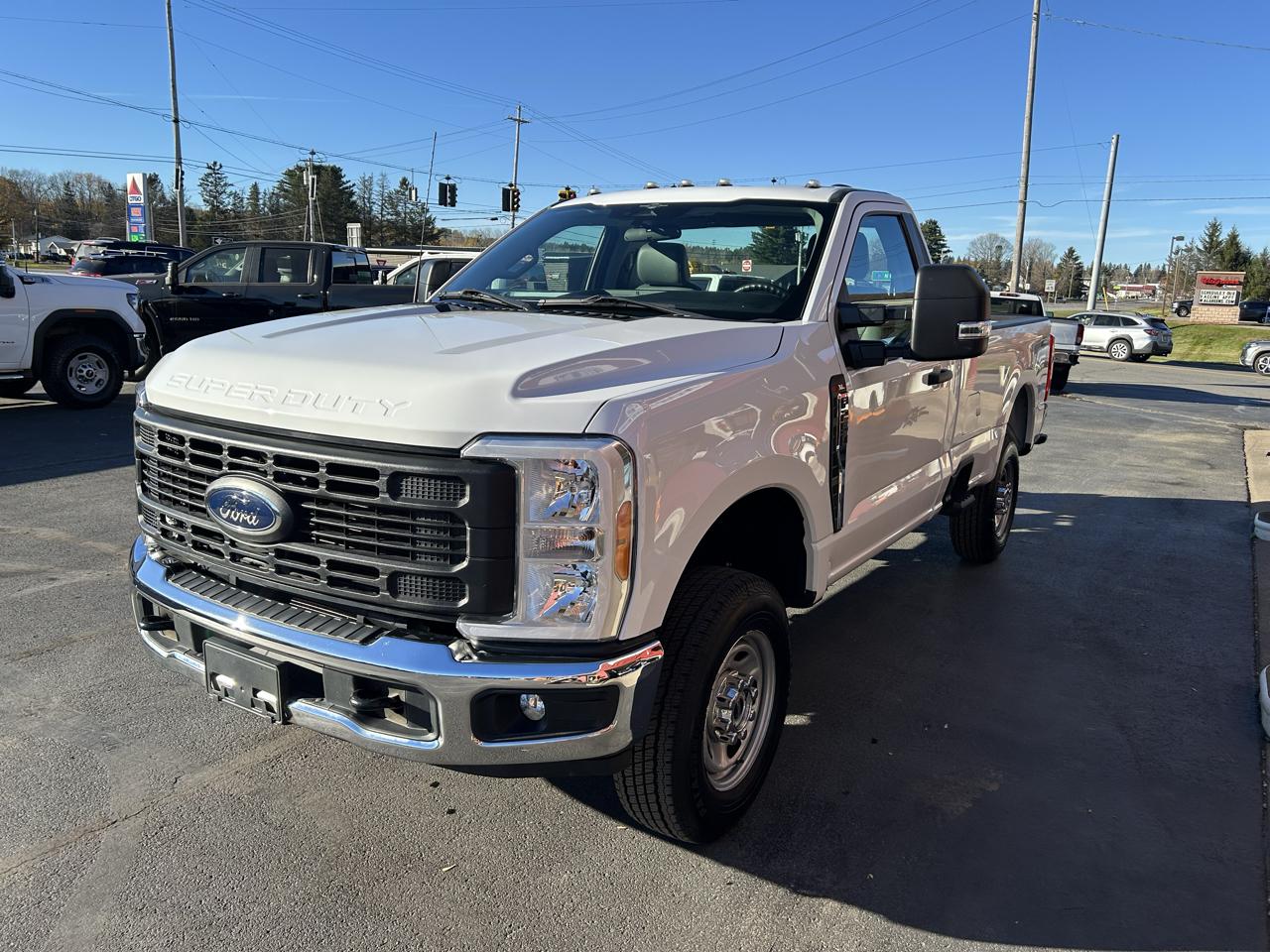 Ford Super Duty F-250 SRW XL 4WD Reg Cab 8' Box 2023