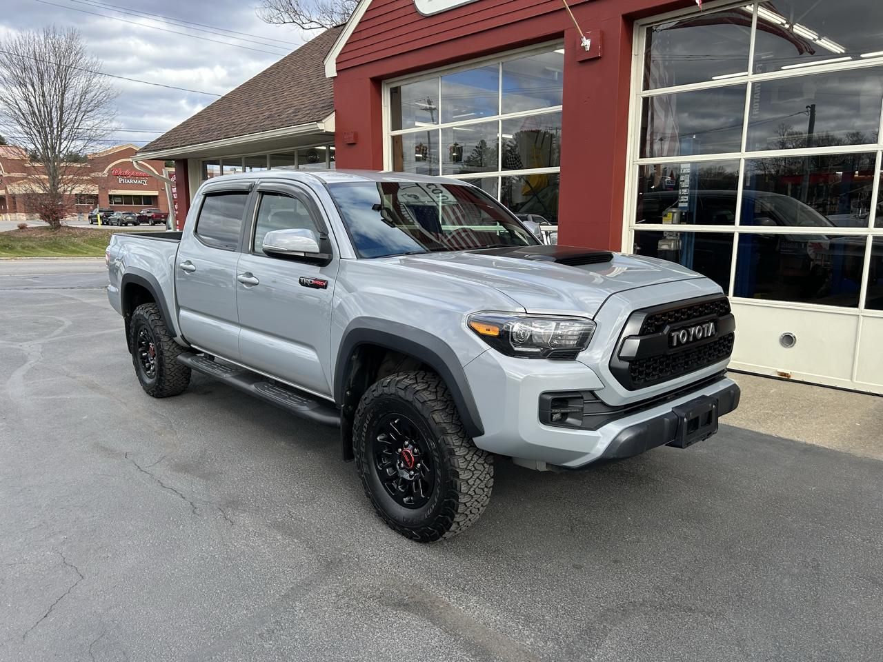 Toyota Tacoma 4WD Double Cab V6 AT TRD Pro (Natl) 2017
