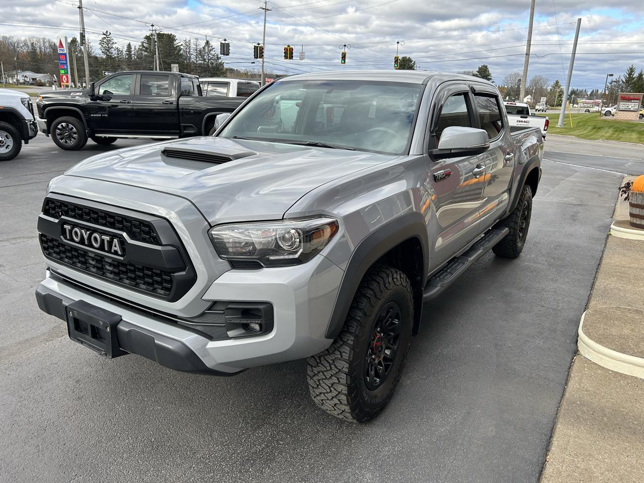 Toyota Tacoma 4WD Double Cab V6 AT TRD Pro (Natl) 2017