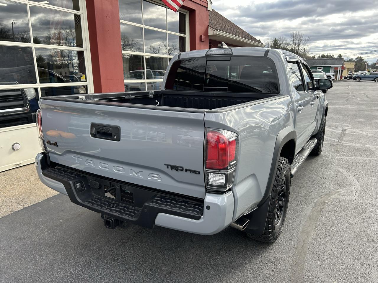 Toyota Tacoma 4WD Double Cab V6 AT TRD Pro (Natl) 2017
