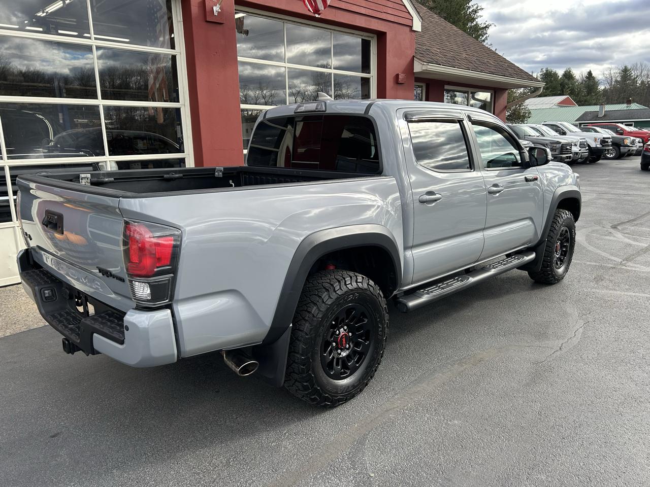 Toyota Tacoma 4WD Double Cab V6 AT TRD Pro (Natl) 2017