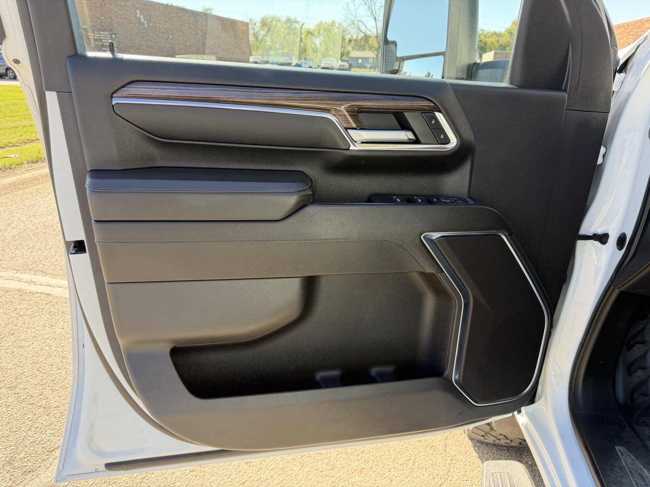 Chevrolet Silverado 3500HD LT Crew Cab 4WD 2024