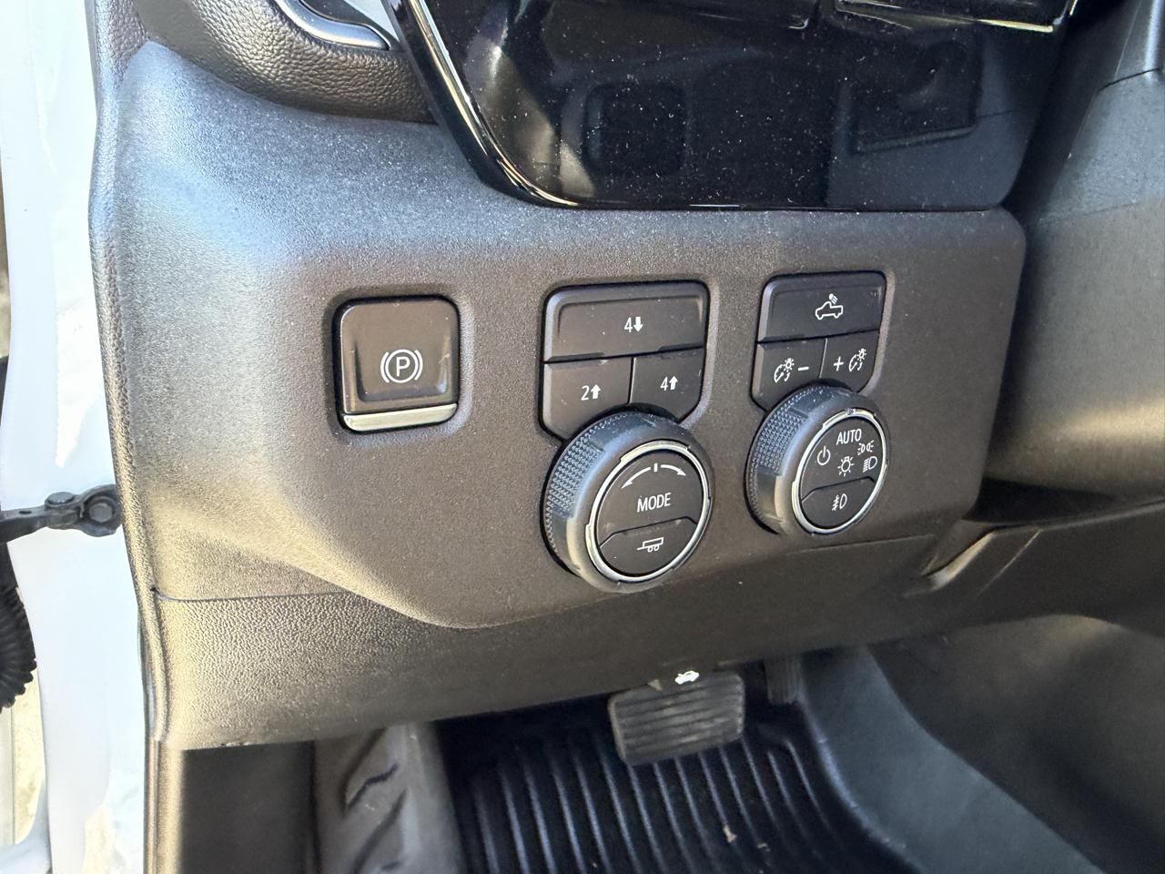 Chevrolet Silverado 3500HD LT Crew Cab 4WD 2024