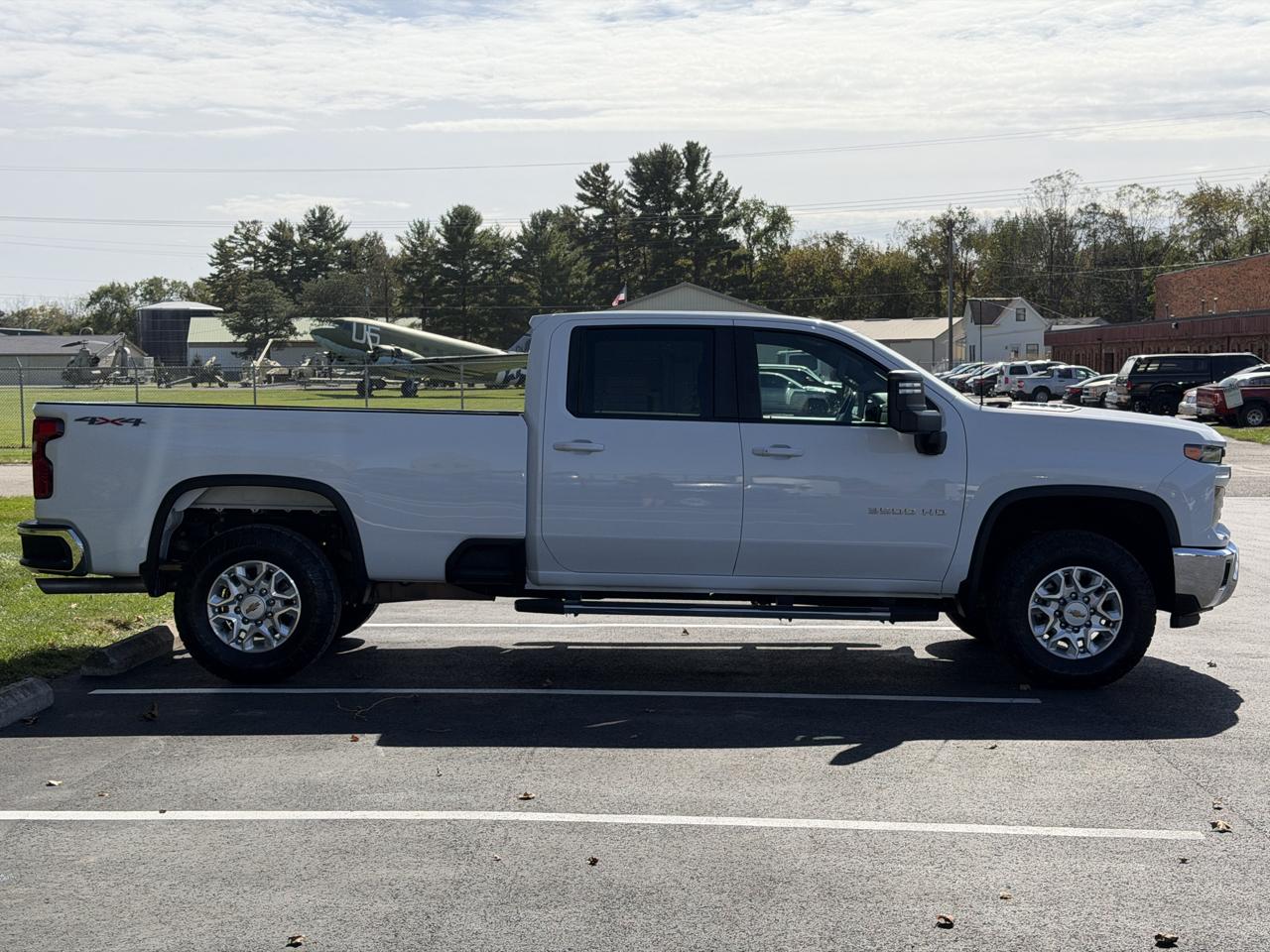 Chevrolet Silverado 3500HD LT Crew Cab 4WD 2024
