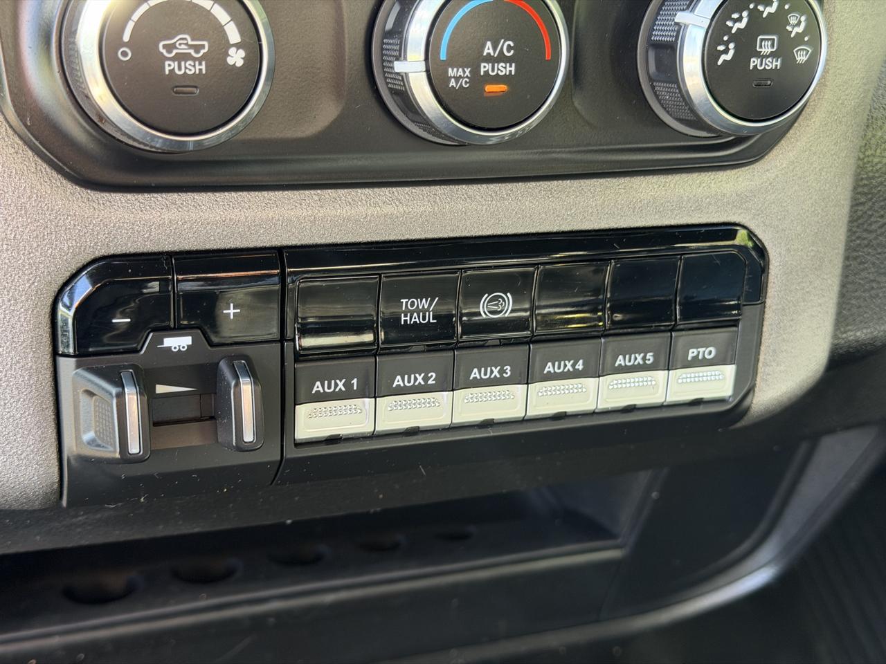 RAM 3500 Regular Cab 4WD DRW 2021