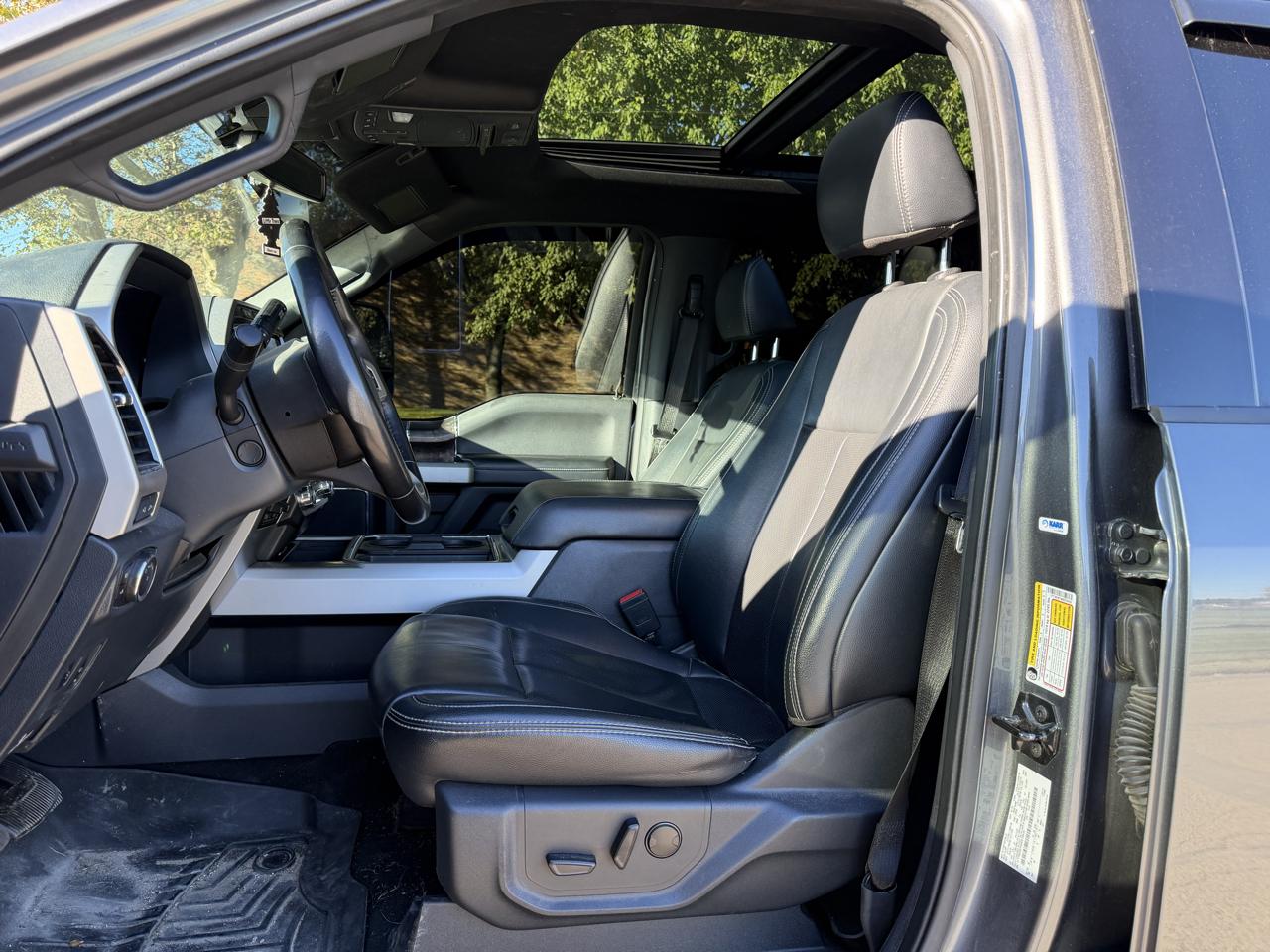 Ford F-250 SD Lariat Crew Cab 4WD 2022