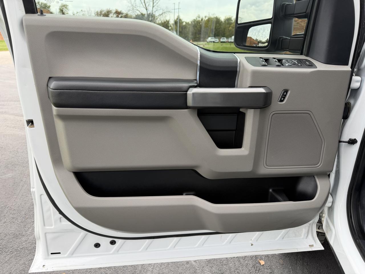 Ford F-250 SD XLT Crew Cab 4WD 2022