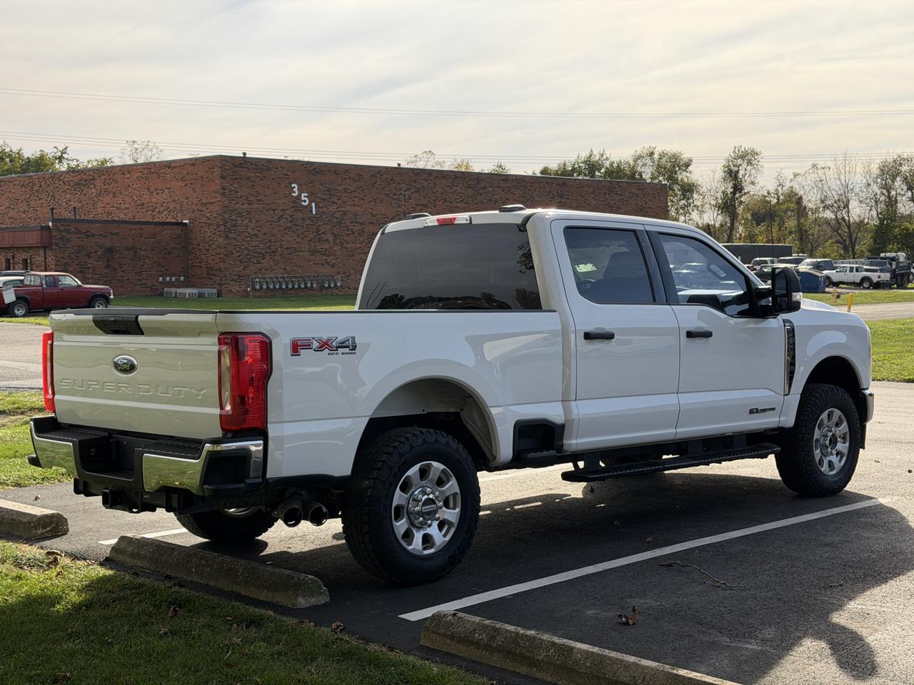 Ford F-250 SD XLT Crew Cab 4WD 2024