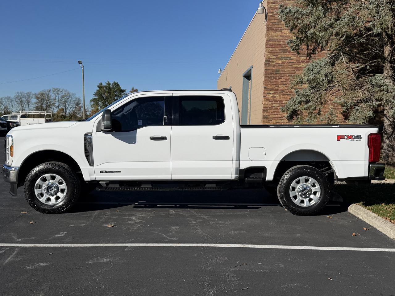 Ford F-250 SD XLT Crew Cab 4WD 2024