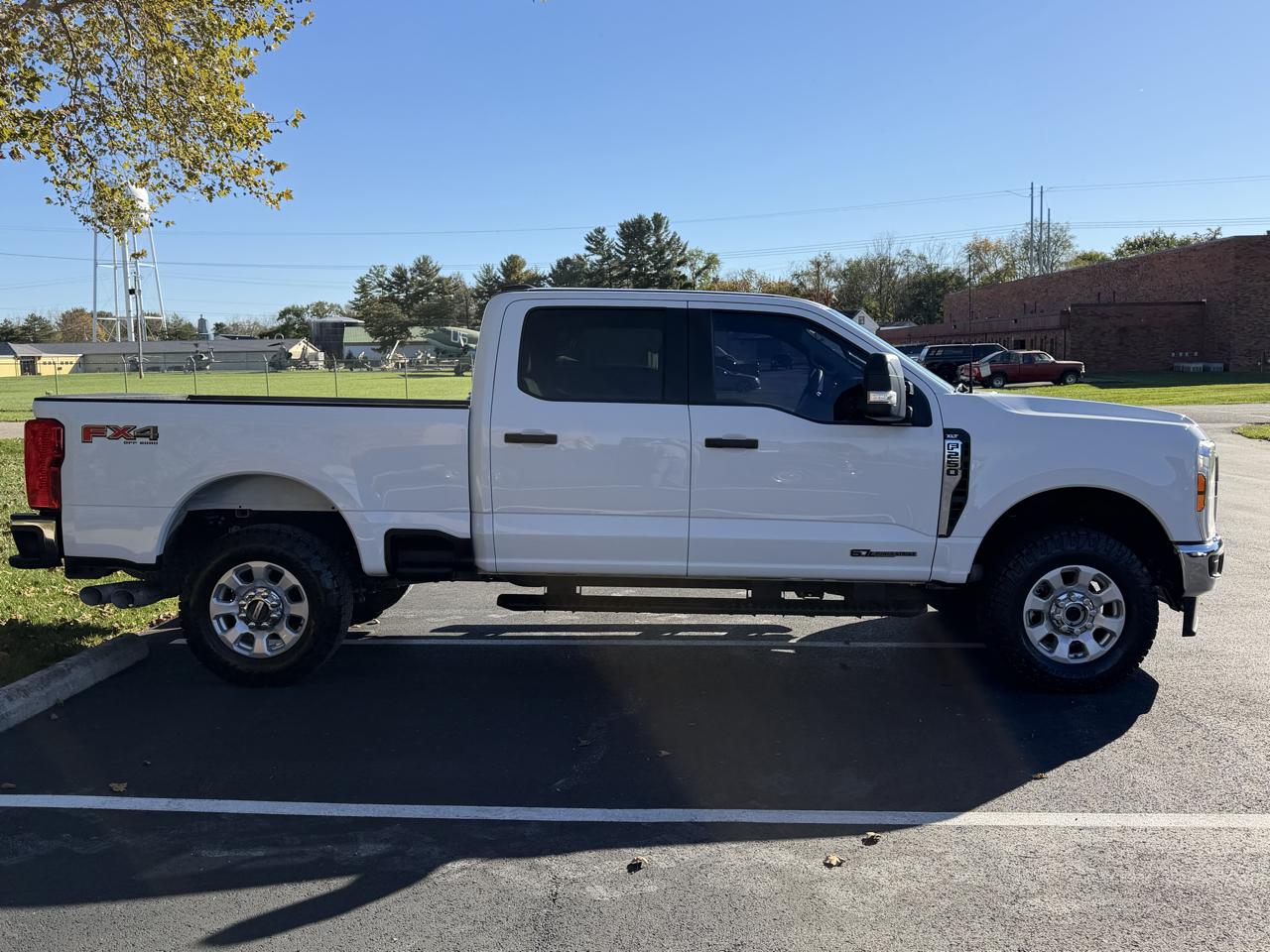 Ford F-250 SD XLT Crew Cab 4WD 2024