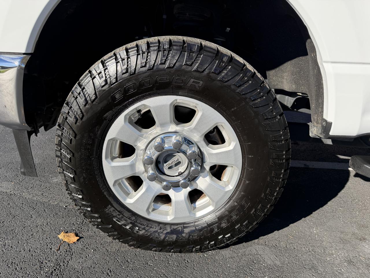 Ford F-250 SD XLT Crew Cab 4WD 2024