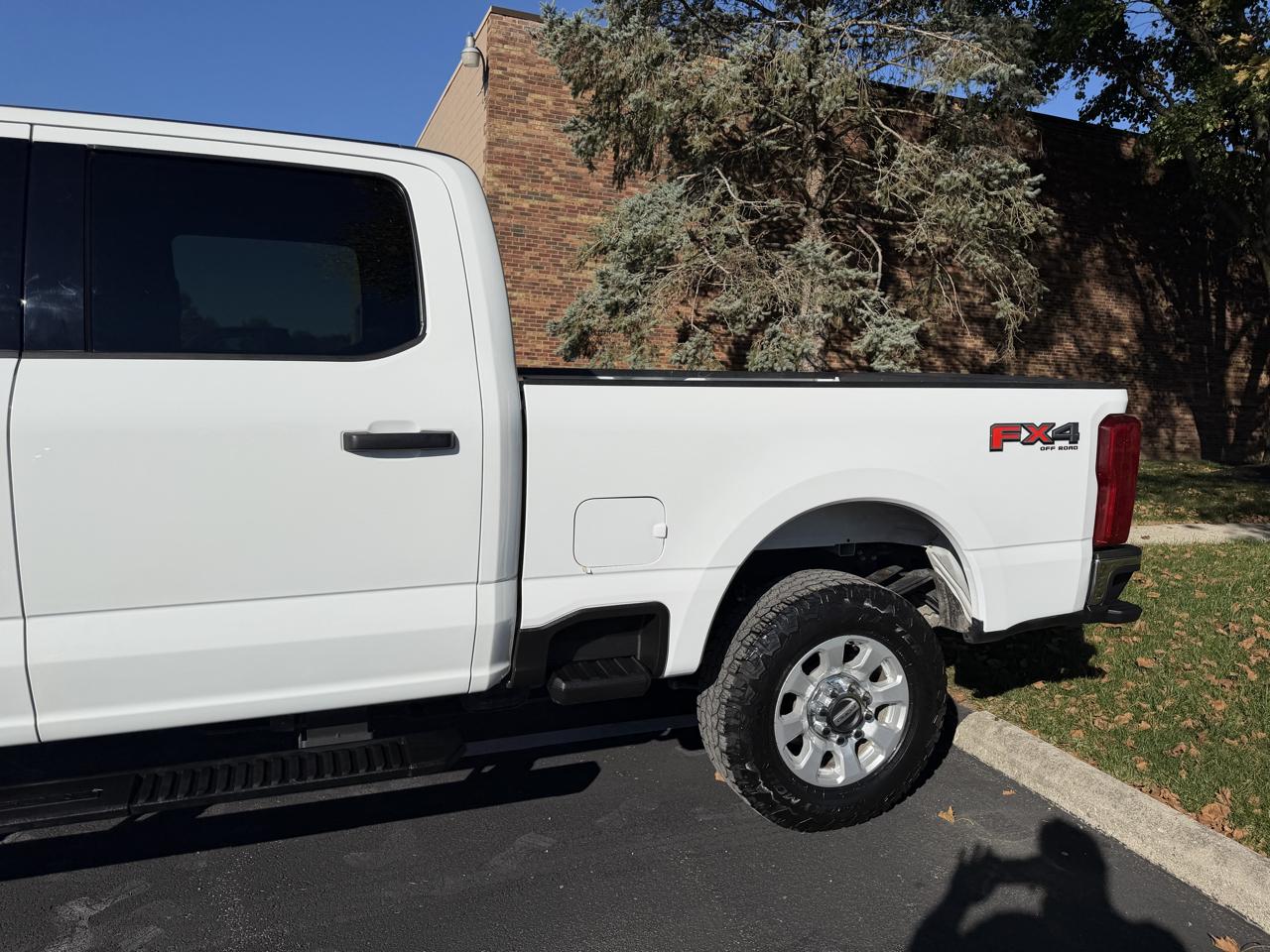 Ford F-250 SD XLT Crew Cab 4WD 2024