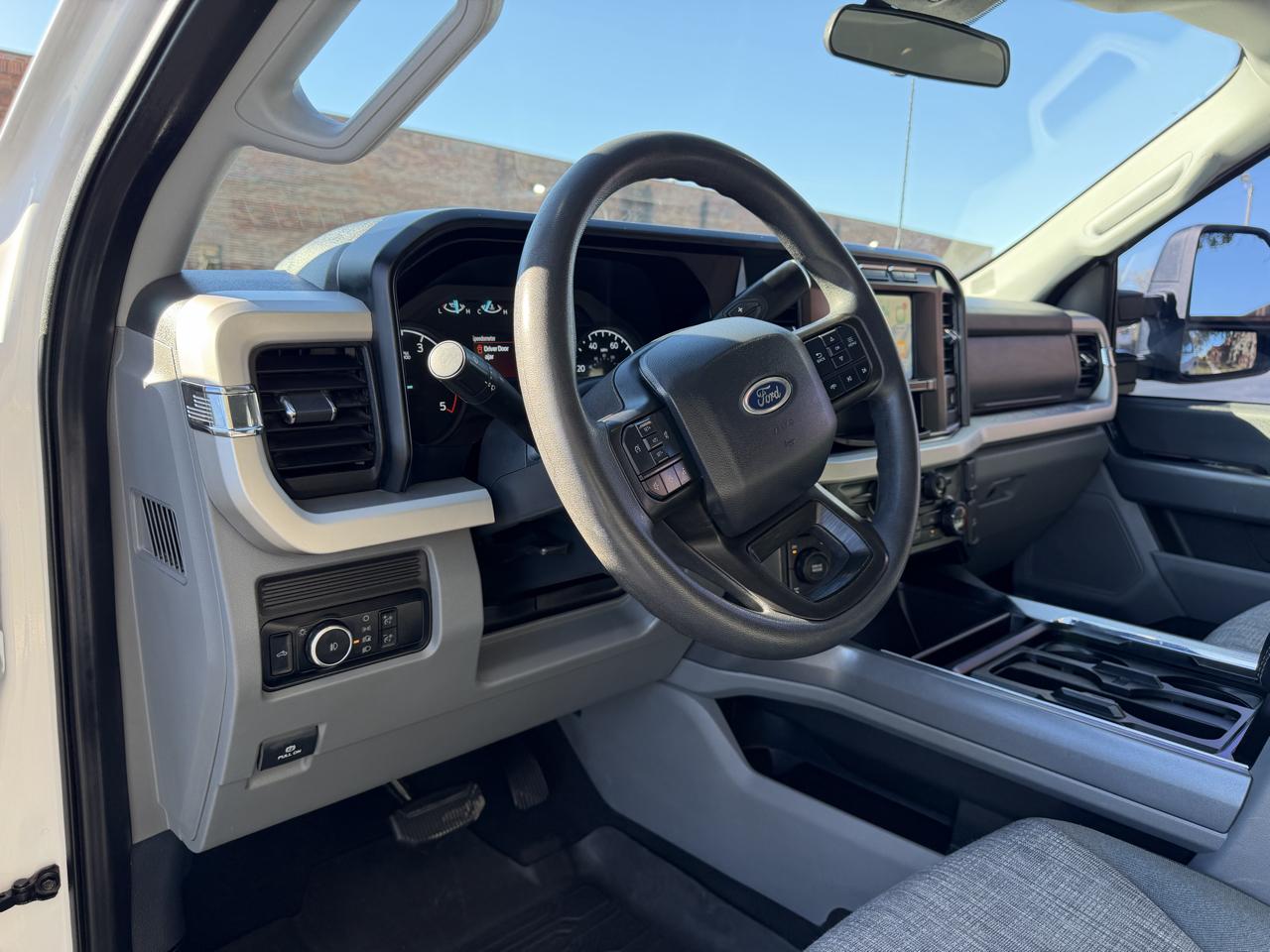 Ford F-250 SD XLT Crew Cab 4WD 2024