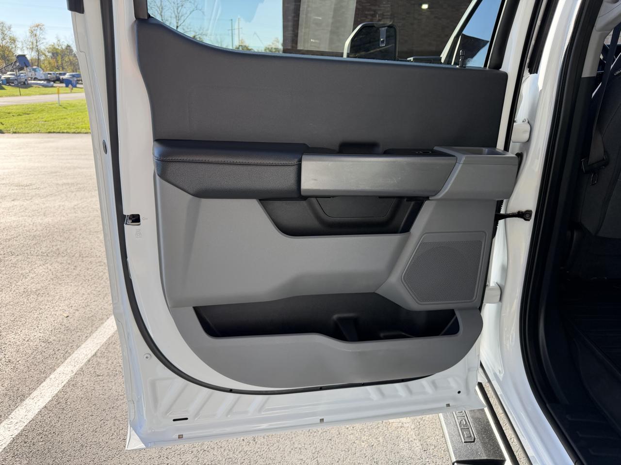 Ford F-250 SD XLT Crew Cab 4WD 2024