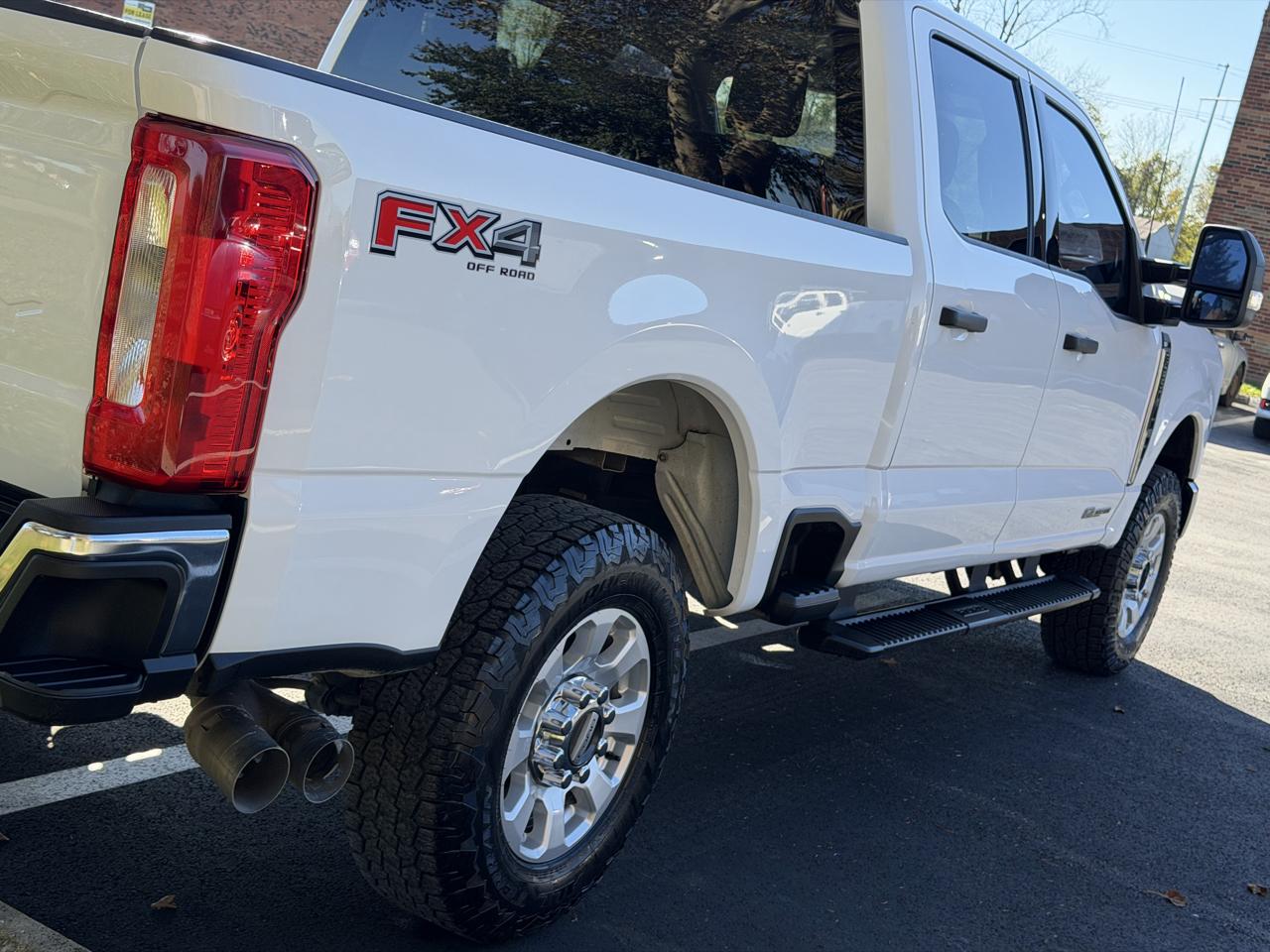 Ford F-250 SD XLT Crew Cab 4WD 2024