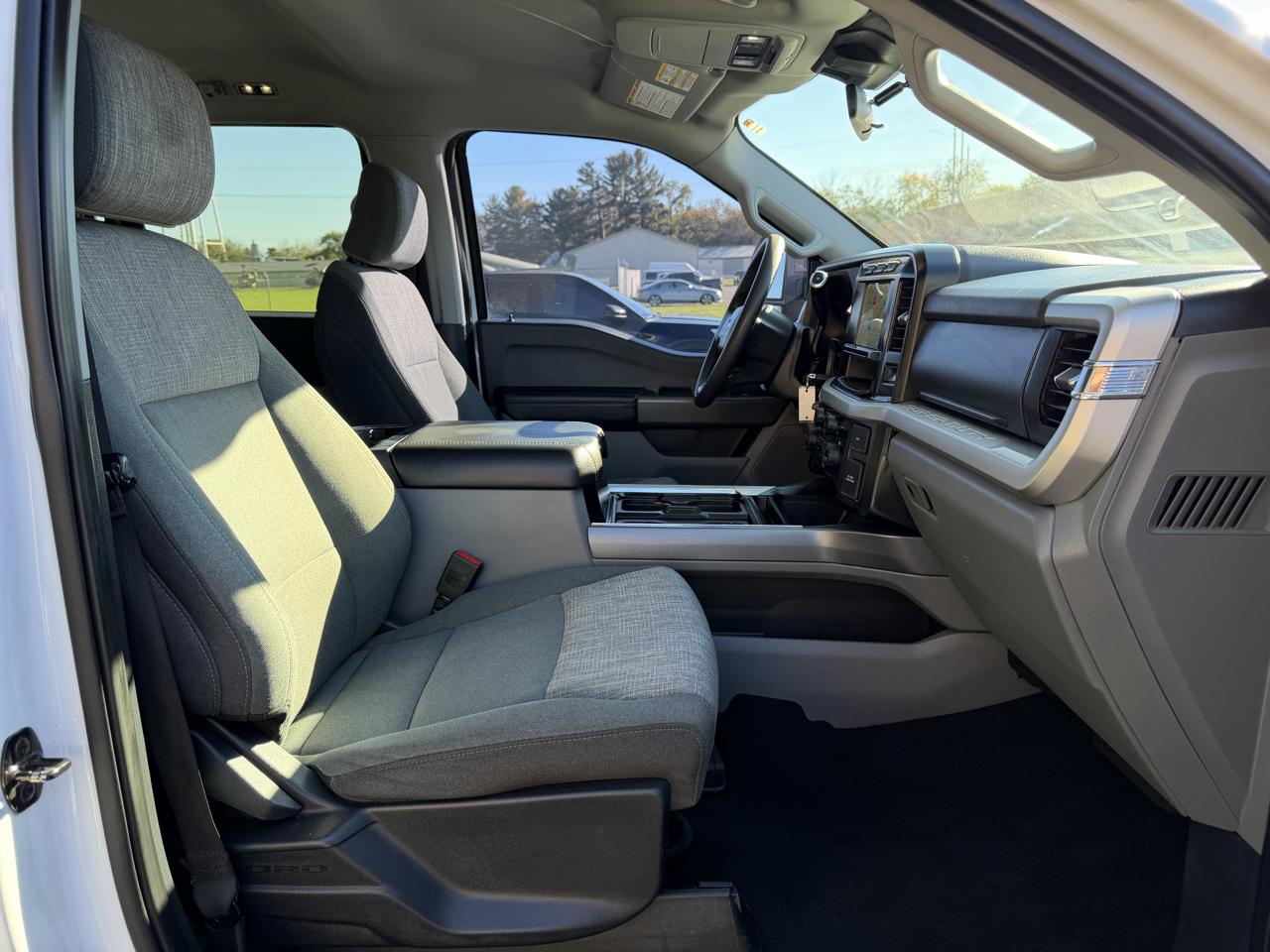 Ford F-250 SD XLT Crew Cab 4WD 2024