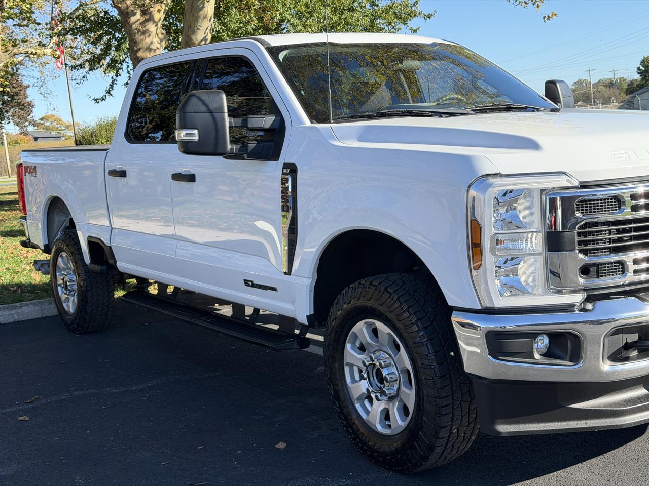 Ford F-250 SD XLT Crew Cab 4WD 2024
