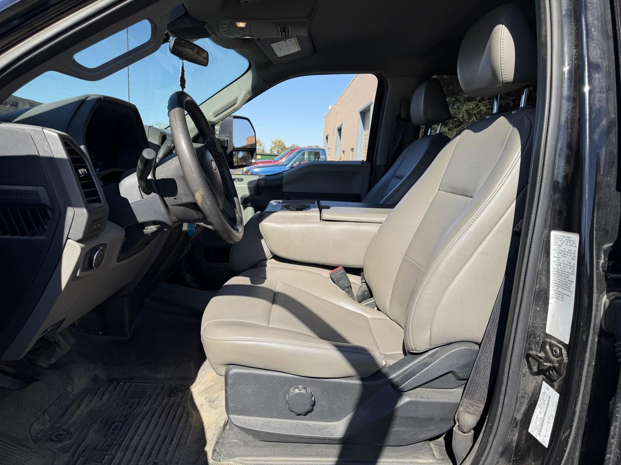 Ford F-450 SD Crew Cab DRW 4WD 2022