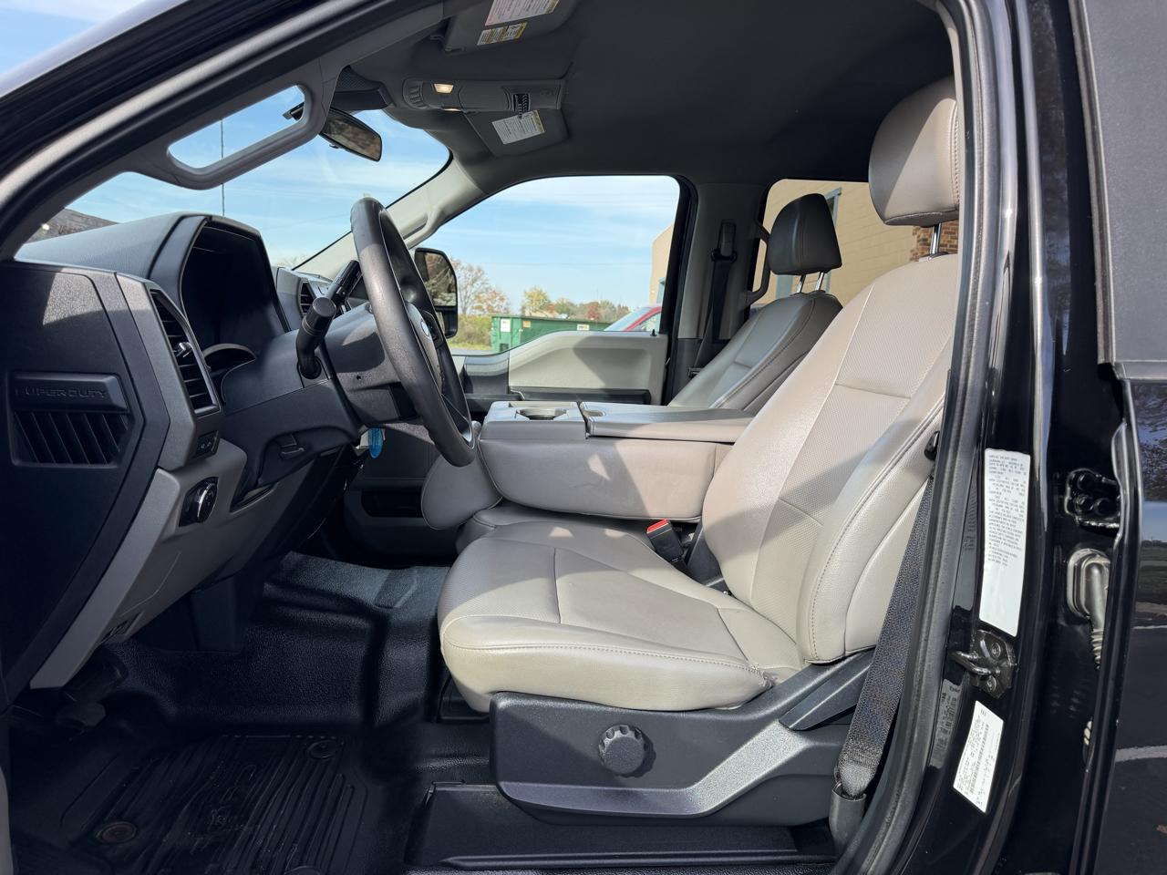Ford F-450 SD Crew Cab DRW 4WD 2022