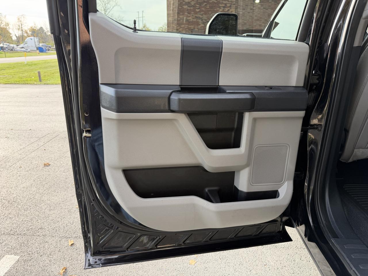 Ford F-450 SD Crew Cab DRW 4WD 2022