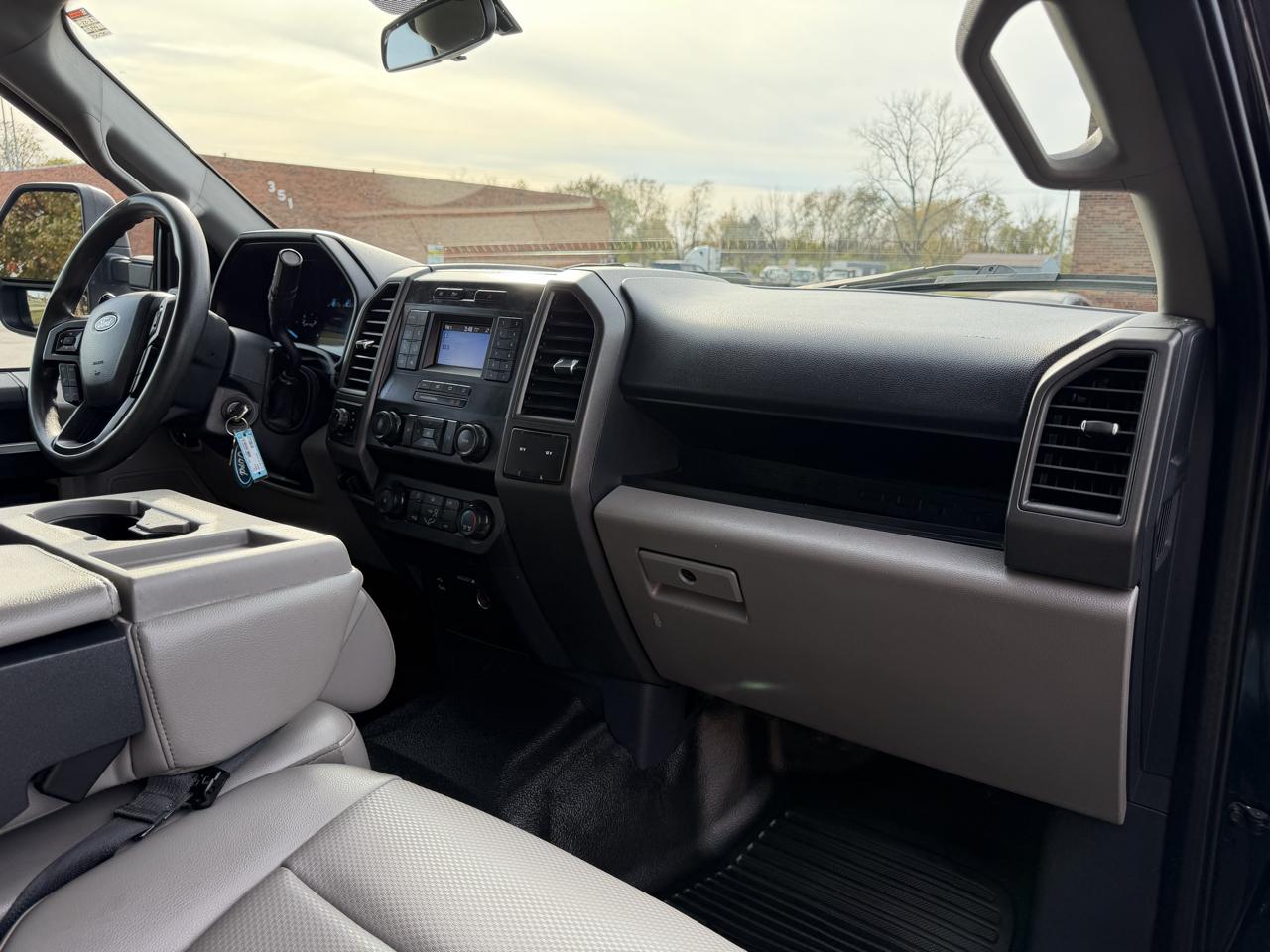 Ford F-450 SD Crew Cab DRW 4WD 2022