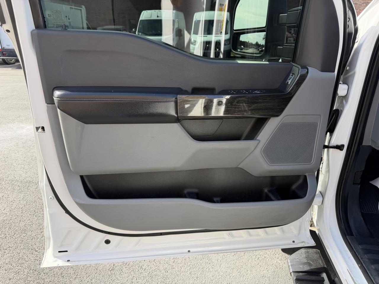 Ford F-250 SD XL Crew Cab Short Bed 4WD 2024
