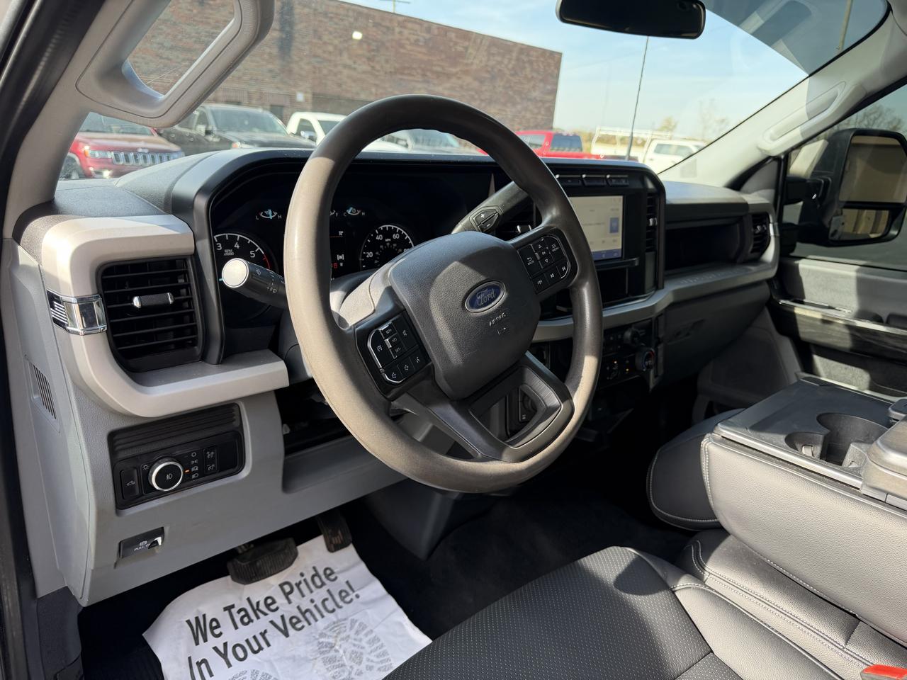Ford F-250 SD XL Crew Cab Short Bed 4WD 2024