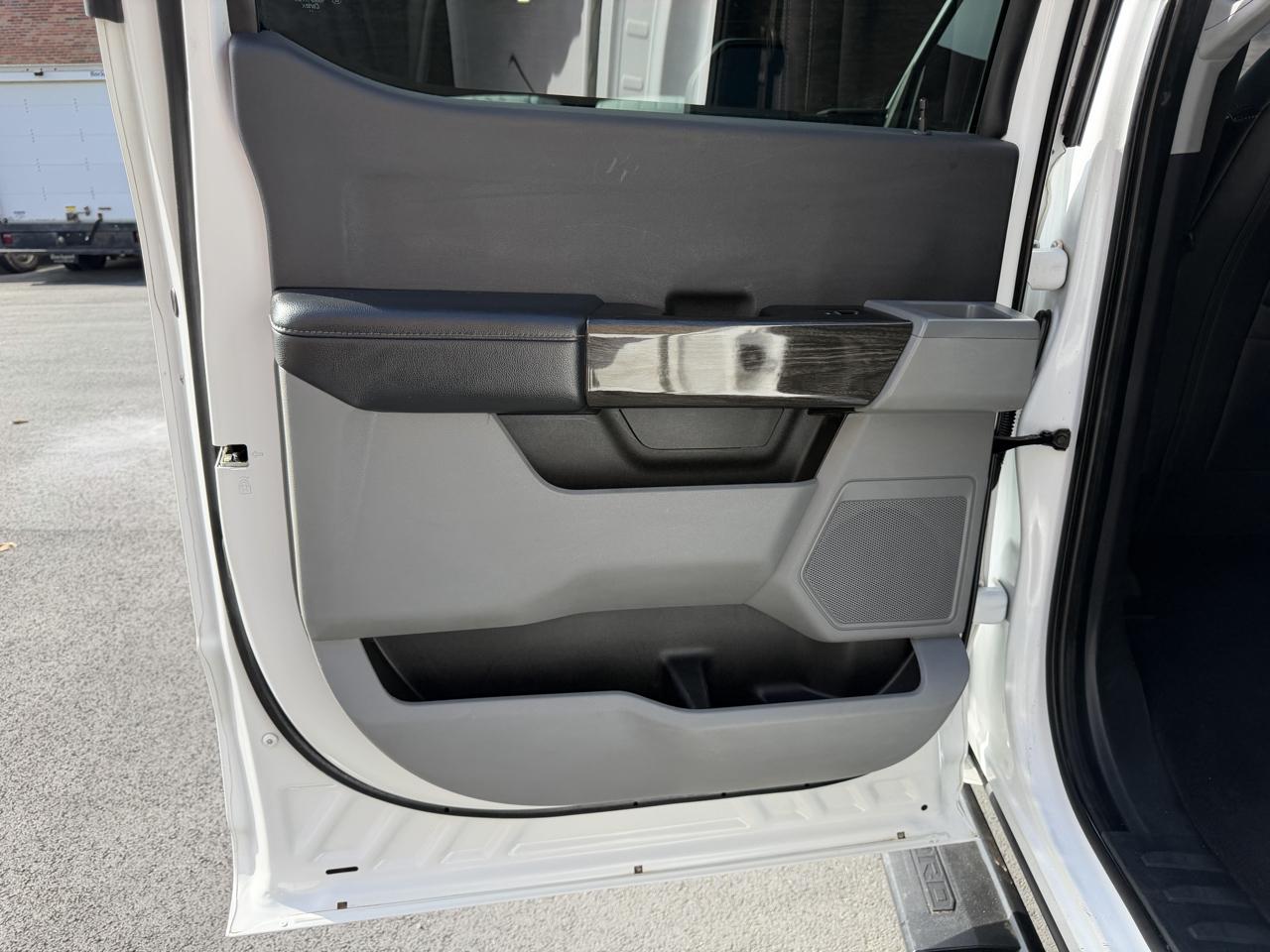 Ford F-250 SD XL Crew Cab Short Bed 4WD 2024