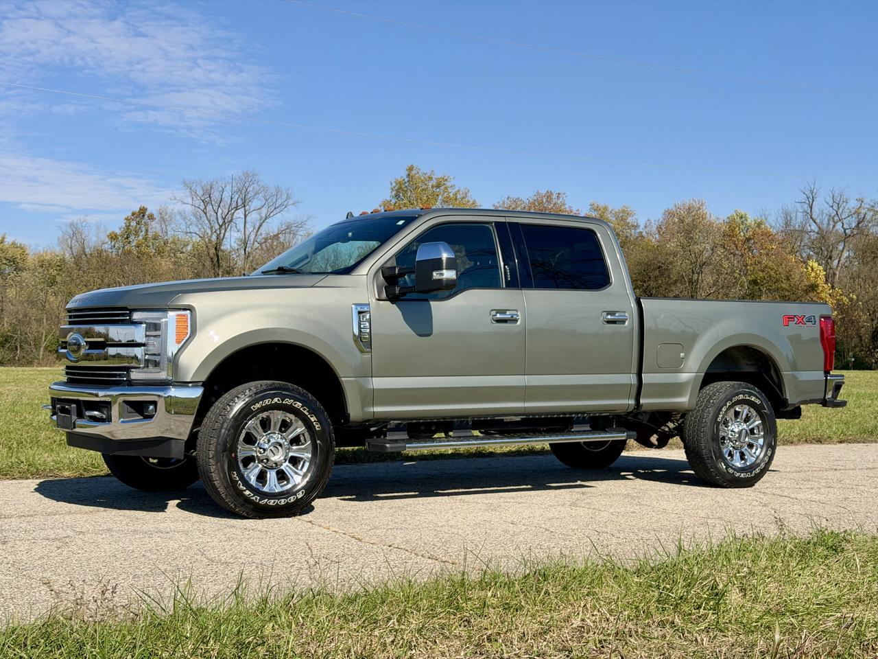 Ford F-250 SD Lariat Crew Cab Short Bed 4WD 2019