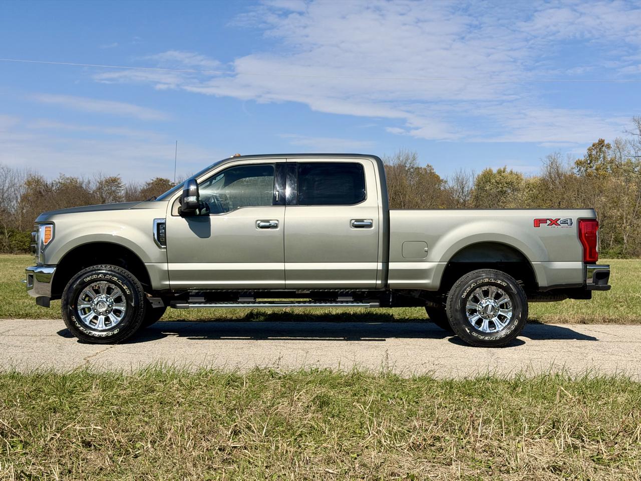Ford F-250 SD Lariat Crew Cab Short Bed 4WD 2019