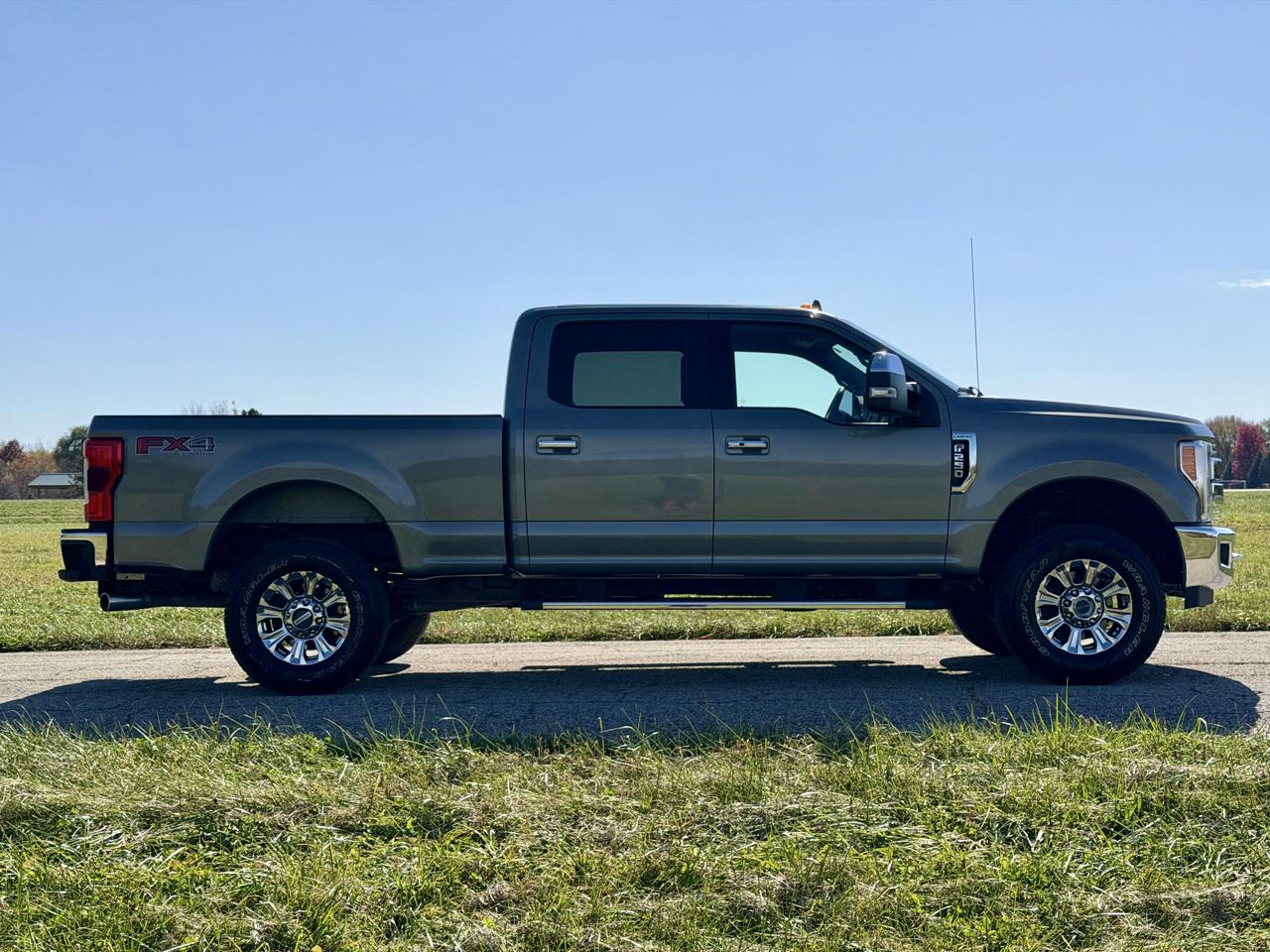 Ford F-250 SD Lariat Crew Cab Short Bed 4WD 2019